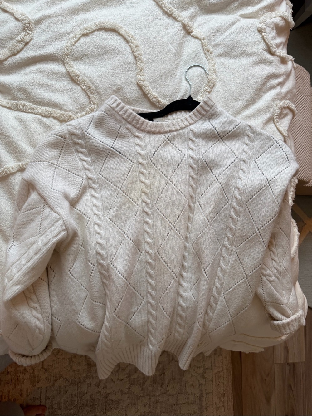 Aritzia Women's Cream Cable Knit Sweater